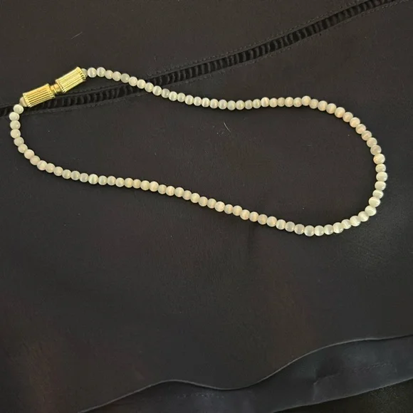 Elegant Cream Beaded Necklace - Picture 3 of 4